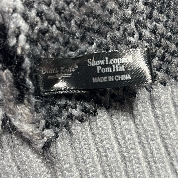 NEW Britts Knits Gray Snow Leopard Women's Pom Hat Beanie - Picture 8 of 9